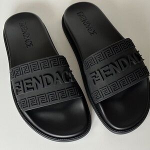 SALE!! Fendace women’s limited edition logo monogram slides NEW